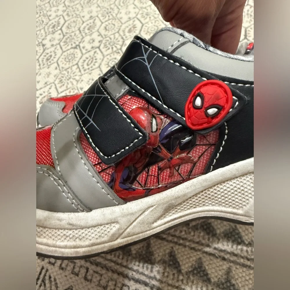 Ground Up Marvel Boy's Toddler Spiderman Light-Up Athletic Sneaker